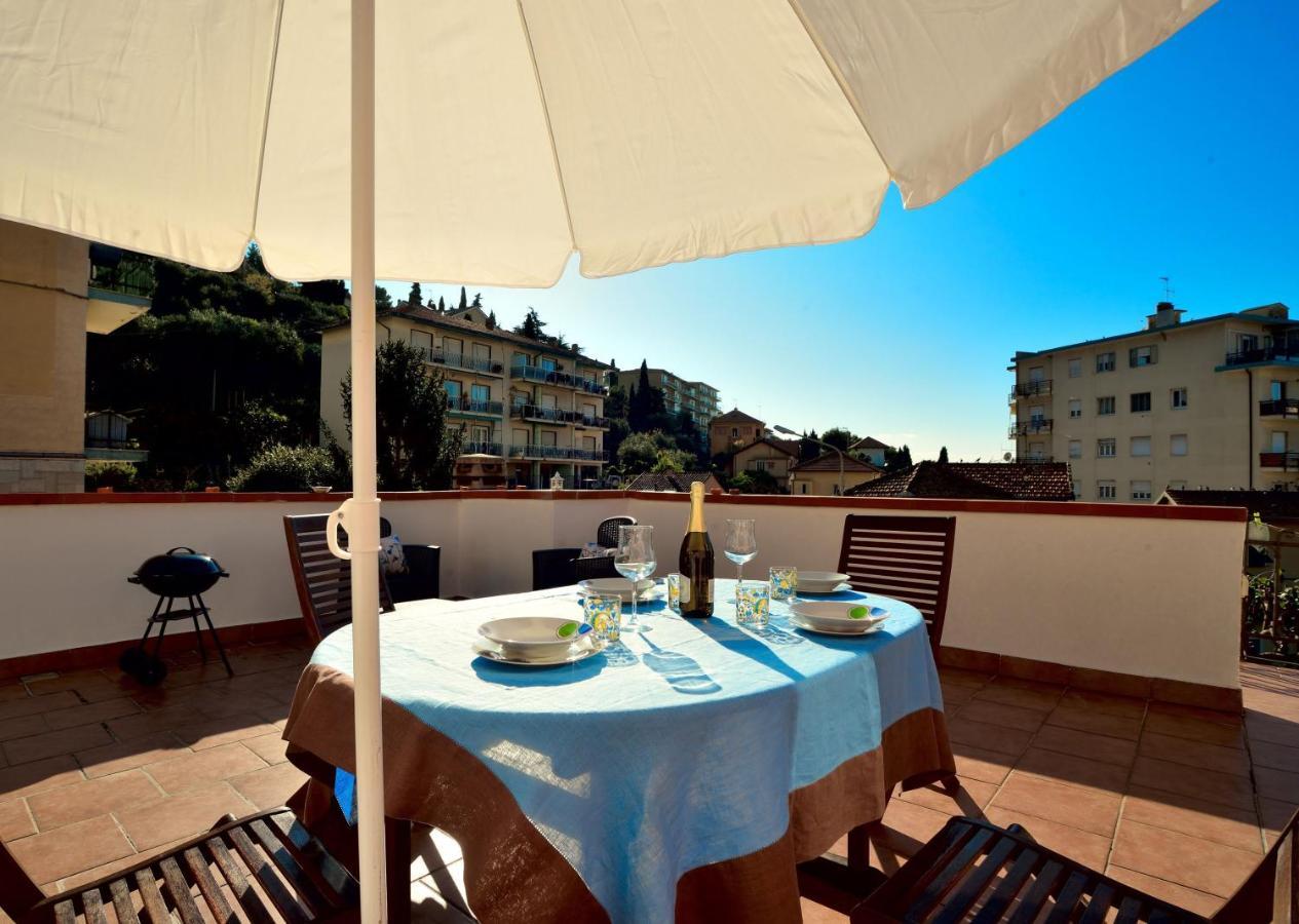Casa Con Grande Terrazza, Ac, Wifi, Posto Auto E Vicino Al Mare Villa Imperia Exterior photo